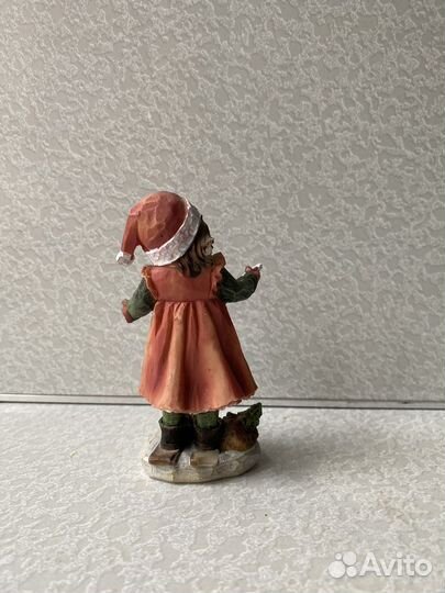 Статуэтка керамическая Девочка с письмом