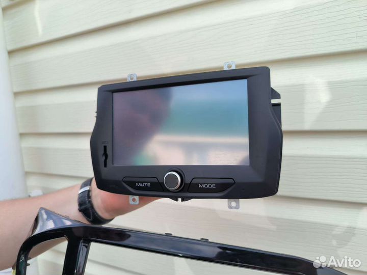 Штатная сенсорная магнитола (ммс) на Весту