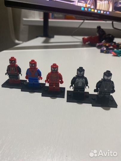 Контейнер лего и минифигурки марвел