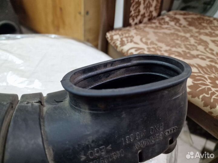 Патрубок воздушного фильтра Ауди 100/А6 С4 2.0 ABK