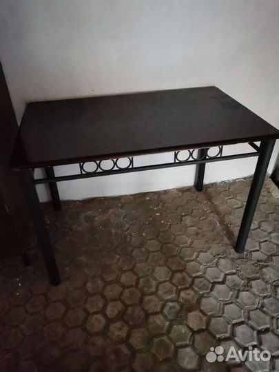 Кухонный стол