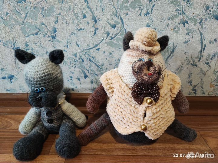 Вязаная игрушка котик