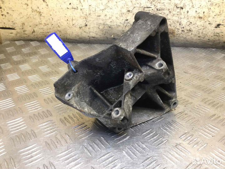 Кронштейн компрессора кондиционера бмв Икс 5 64551