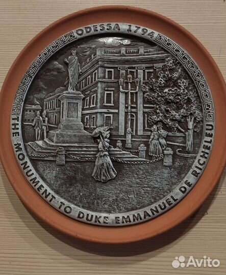 Сувенирные тарелки разных стран на стену