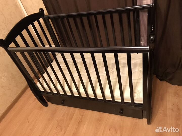 Детская кроватка с продольным и поперечным маятник