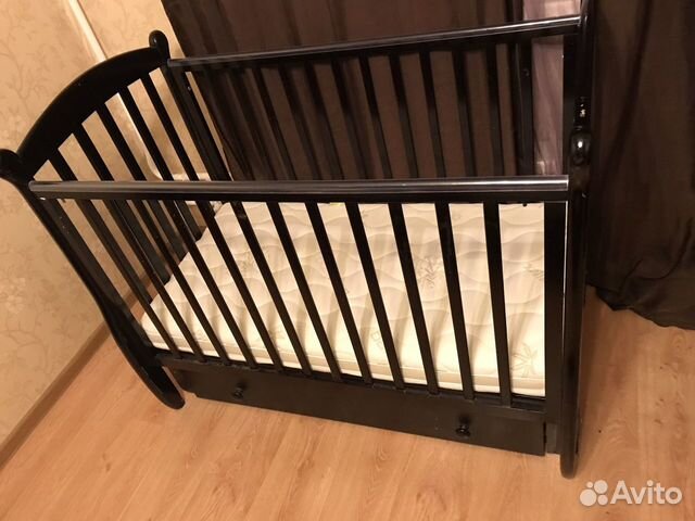 Детская кроватка с продольным и поперечным маятник