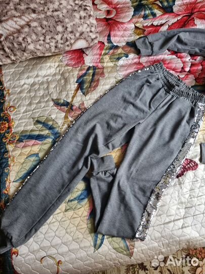 Спортивный костюм женский