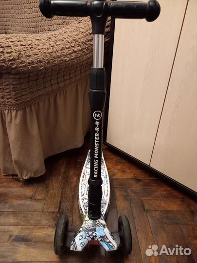 Самокат детский со светящимися колесами