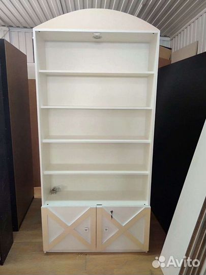 Торговое оборудование (витрины, стеллажи, прилавки