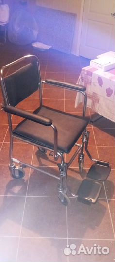 Санитарный стул на колесах новый
