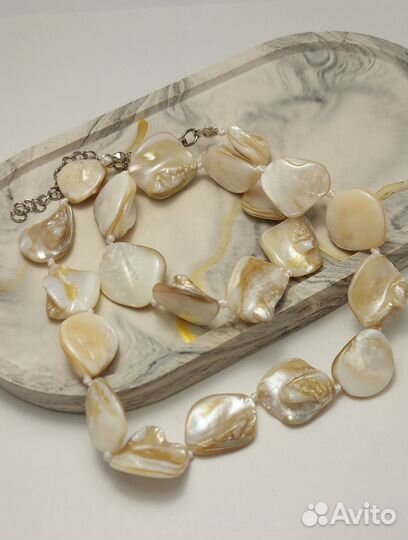 Колье из перламутра