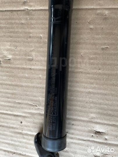 Амортизатор двери багажника прав. Toyota RAV4 2014