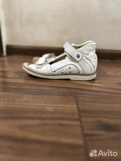 Сандалии для девочки