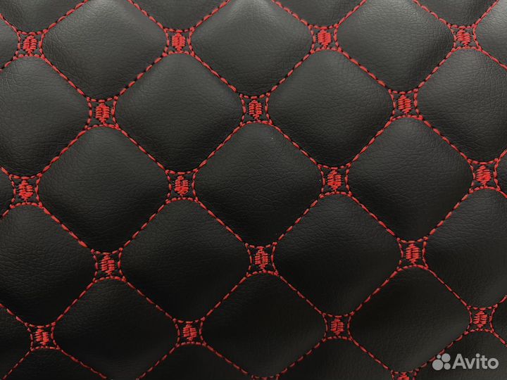 Стеганая экокожа черная красный квадрат