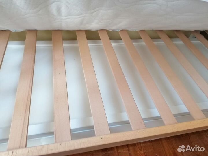 Детская кроватка с поперечным маятником