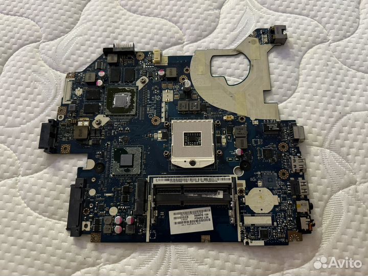 Материнская плата P5WE0 LA-9601P (GT540 2G)