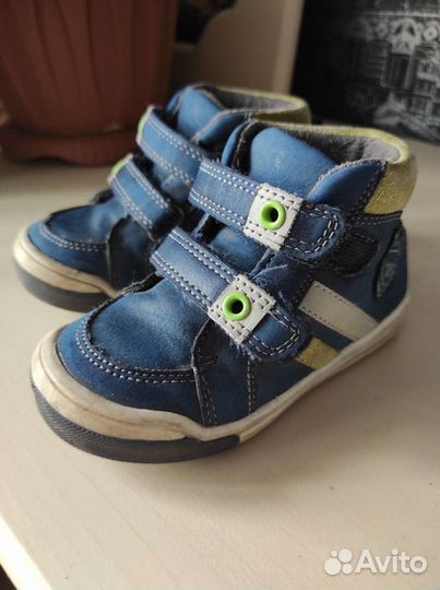 Ботинки/ кроссовки детские 24р