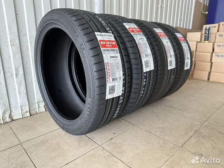 Kumho Ecsta PS71 315/35 R21