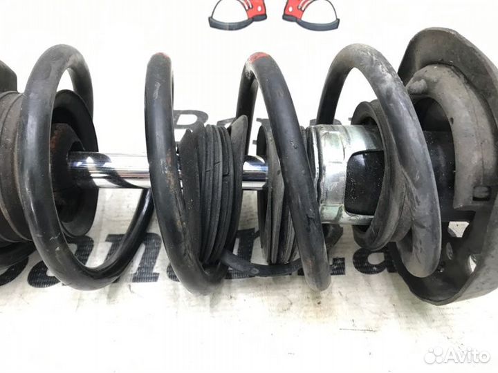 Стойка подвески передняя правая Honda Civic 4D