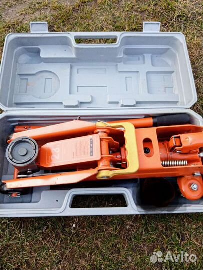 Домкрат гидравлический подкатной