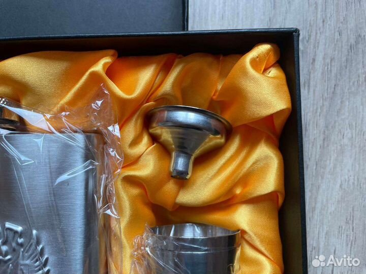 Фляжка и рюмки подарочный набор