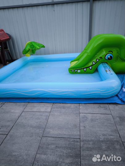 Детский надувной бассейн с горкой