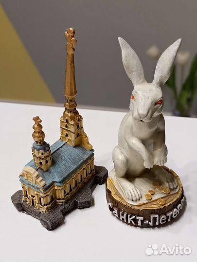 Петропавловская крепость и Заяц (сувениры)