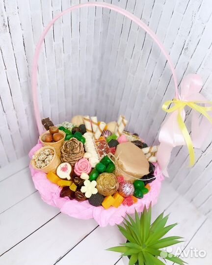 Сьедобные букеты, корзина с фруктами