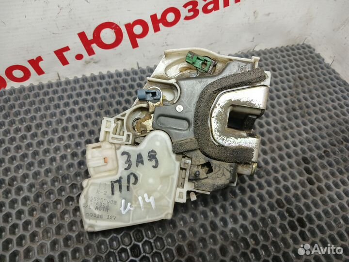 Замок задней правой двери Nissan Bluebird U14