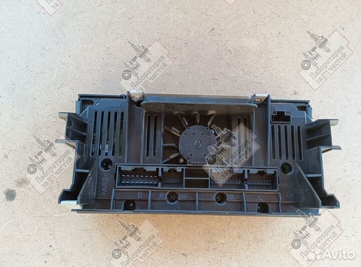 Блок управления климатической установкой Audi (8U)