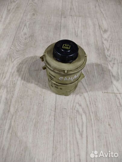 Renault Sandero 1 бачок гур