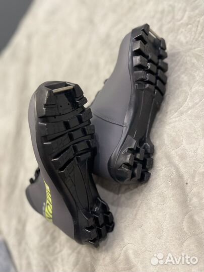 Комплект беговых лыж новый