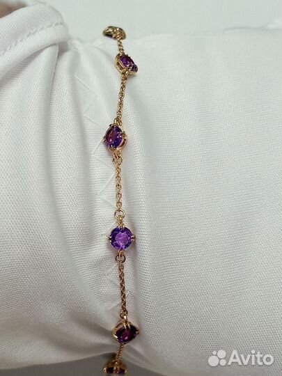 Золотой браслет с камнем