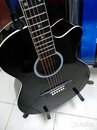 Акустическая гитара, большая