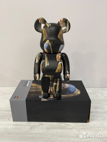 Игрушка bearbrick девушка с жемчужной сережкой