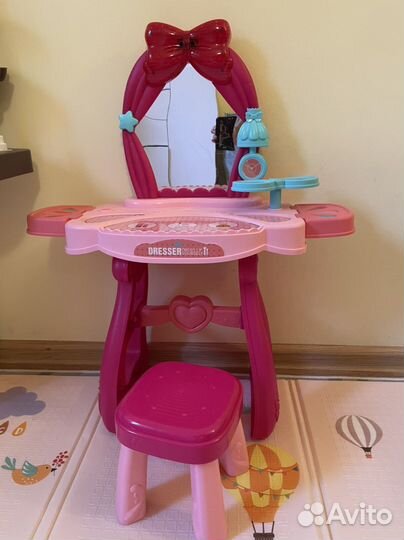 Туалетный столик для девочки