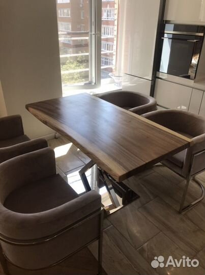 Стол обеденный