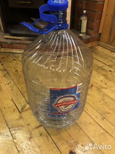 Бутылки для воды новые 20л