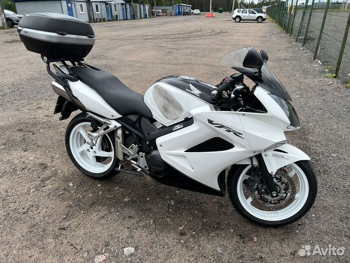 Продам мотоцикл Honda VFR 800