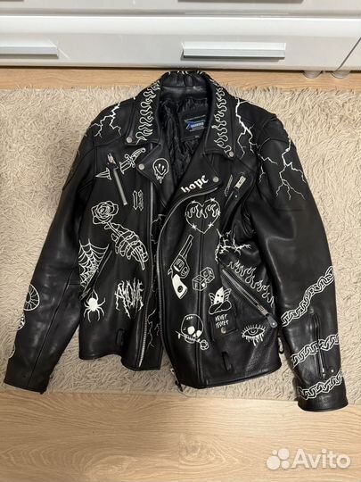 Кожаная куртка бренда rockmerch