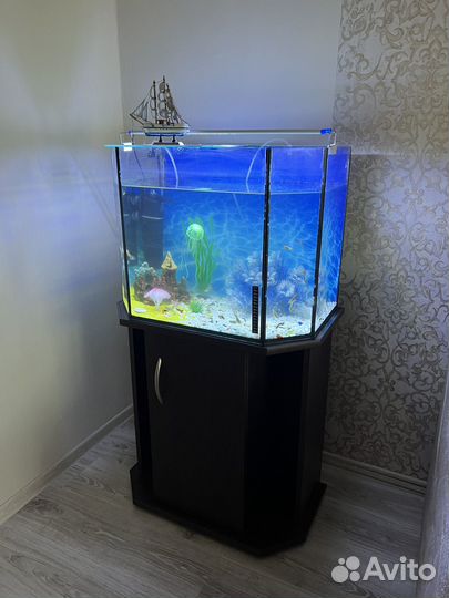 Аквариум с тумбой