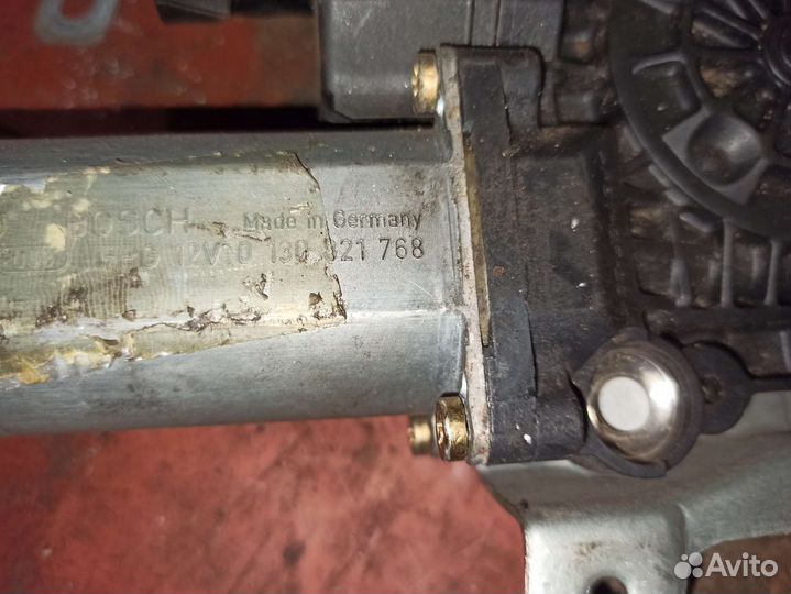 Стеклоподъемник электрический Opel Astra 90521675