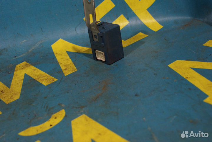 Реле заднего дворника Toyota Corolla E11