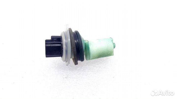 Датчик уровня в бачок омывателя Toyota Land