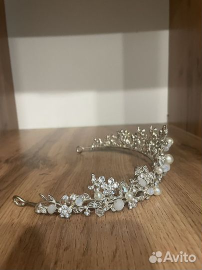 Диадема и бутоньерка