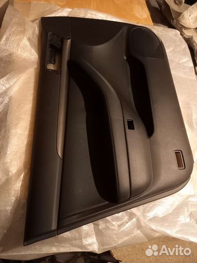 Обивка двери передней левой toyota avensis 03-08