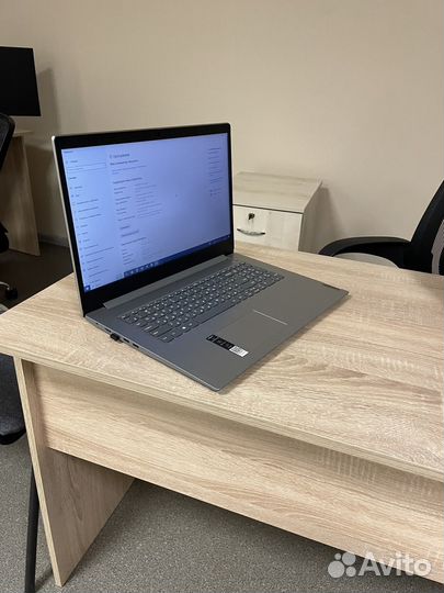 Lenovo ideapad 3 17ada05