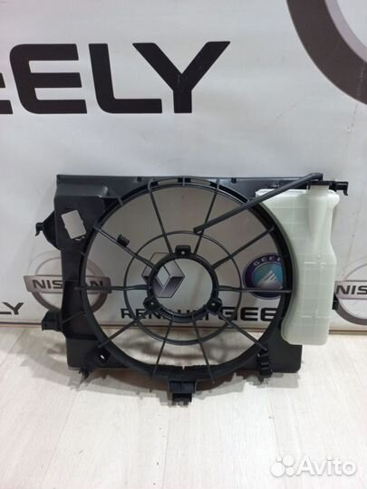 Вентилятор радиатора охлаждения двигателя диффузор