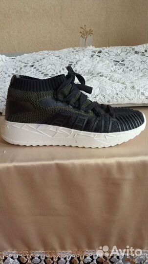 Кроссовки новые