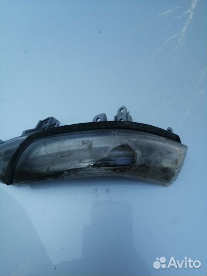 Повторитель поворота на зеркало Тойота Камри 40